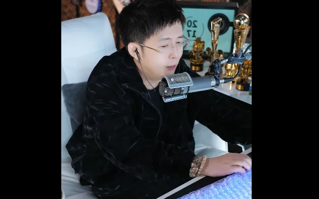 王冕谈自己被女友在感情方面看的非常紧