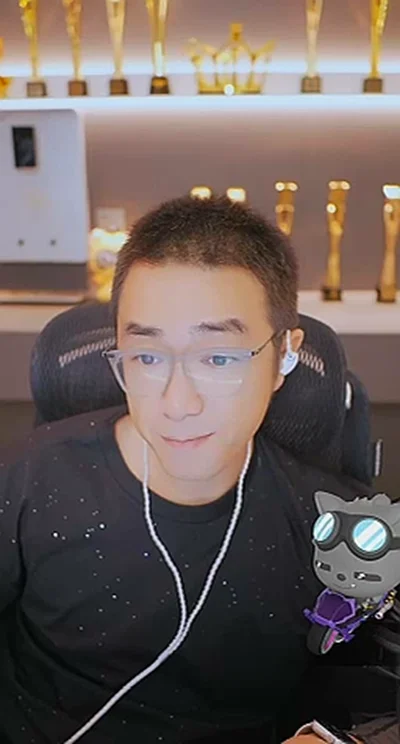 自从得了“精神病”,现在的老毕精神好多了