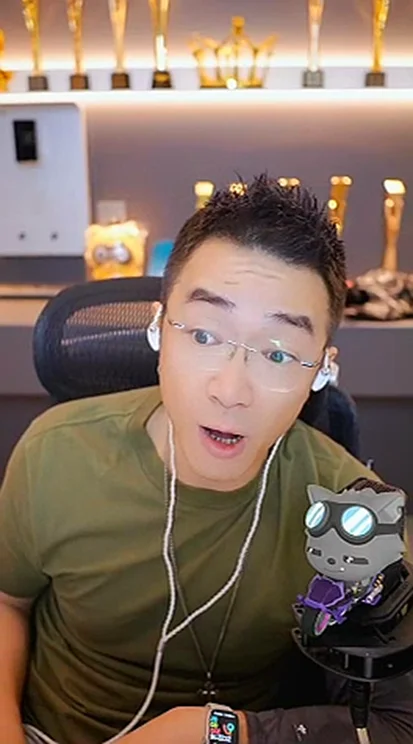 老毕不回应离开主播言论，不给其热度！