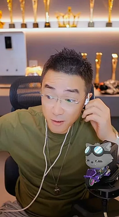 组团过生日，老毕向粉丝们告假！