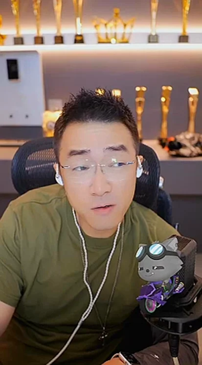 老毕一个多月前就宣布自由身了！