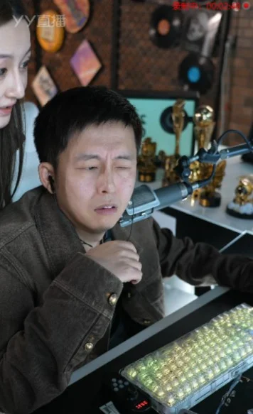 王冕突发状况,粉丝劝说及时就医!
