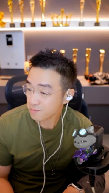 老毕与娱加下月底到期，不挂67就留在YY