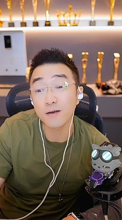 老毕不会拿离婚炒作，也不是光彩的事！