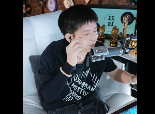 王冕曝光神豪煜哥变成黄毛中年人了