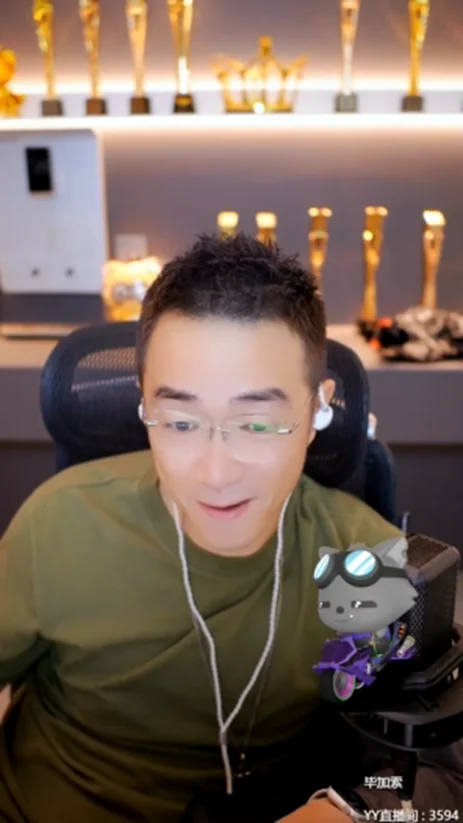 老毕前妻就在楼下，等儿子生日后结束！