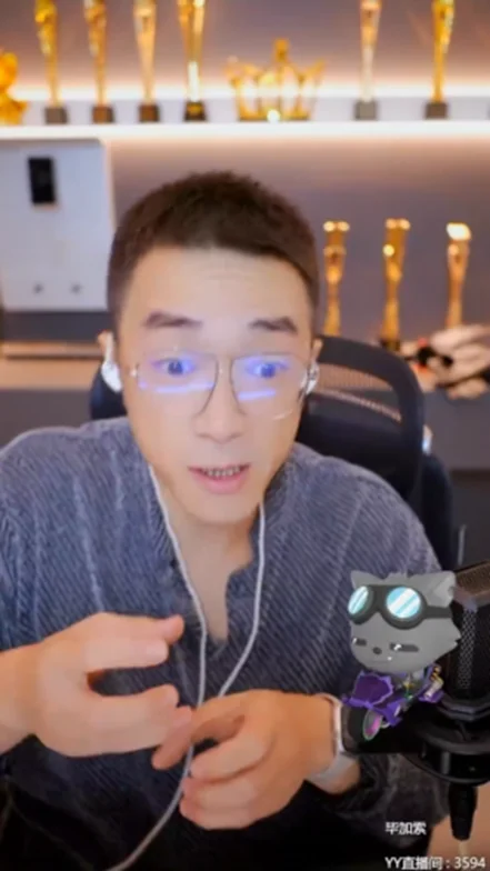 曾经的老毕,出门吃个面也有人合影!