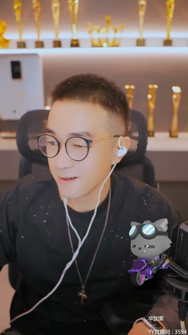 老毕的玛莎拉蒂不开,老姐拿去跑婚庆!