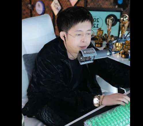 神豪承诺，只要王冕来线下必给买高档衣物