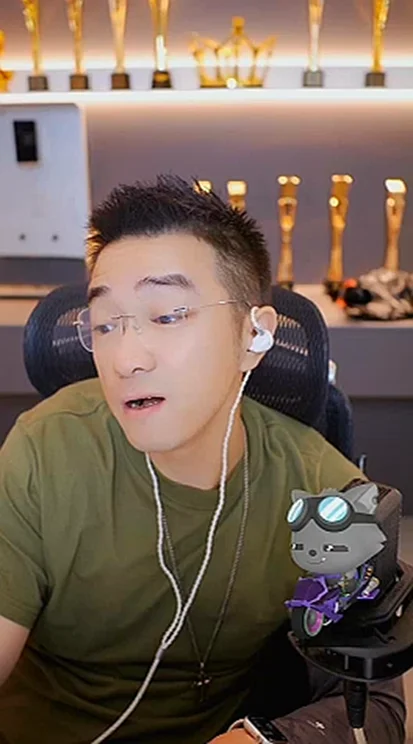 老毕一个多月前就宣布自由身了！