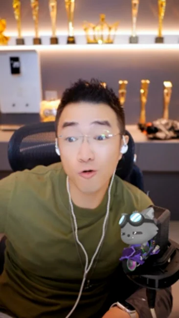 老毕亲爆料，挺哥找自己谈续约！