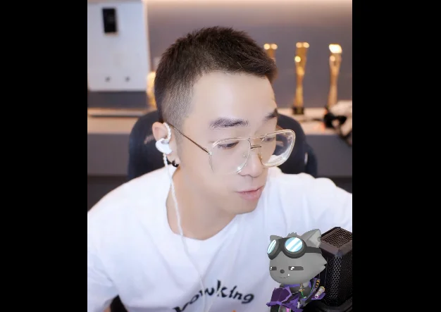 老毕一直在发动态，召唤老粉丝回归