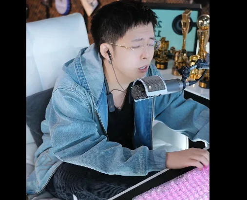 王冕让频道神豪别有压力，不用上线就刷礼物