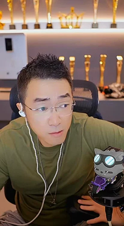 组团过生日，老毕向粉丝们告假！
