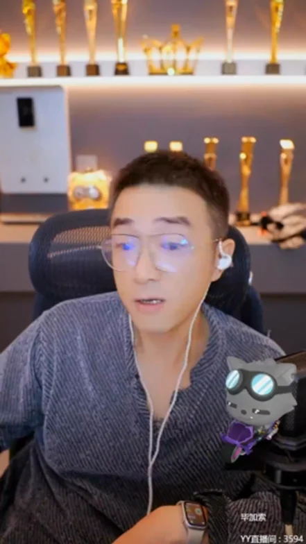 曾经的老毕,出门吃个面也有人合影!