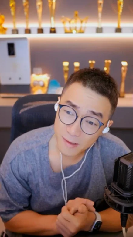 一不小心,老毕刷到了自己的前前前任!