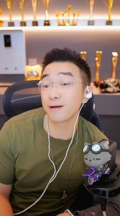 老毕吐槽某网红以反复离婚结婚为热度!