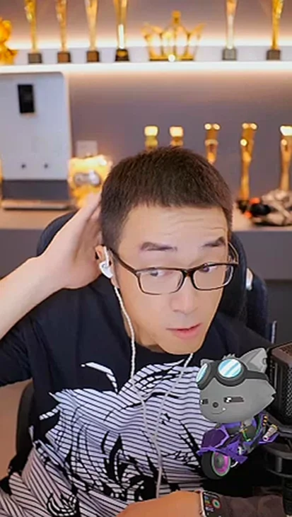 路遇美女摔车不敢扶，老毕做好事亏大了！
