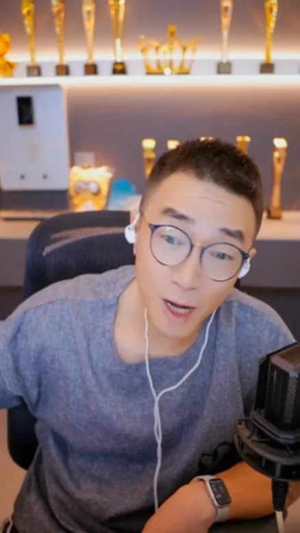 一不小心,老毕刷到了自己的前前前任!