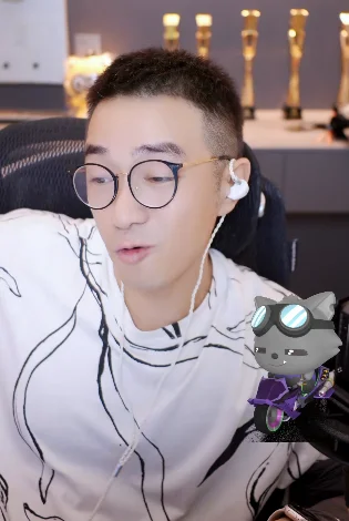 老毕现在很真实,所以失去了偶像的神性