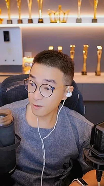 老毕YY好友聊天约妹子，结果短视频推到了
