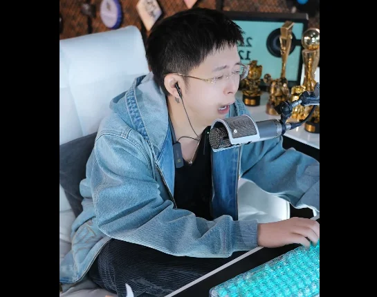 王冕让频道神豪别有压力，不用上线就刷礼物