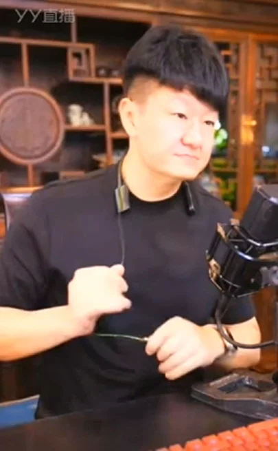 很心酸,佛老板100元打嘴巴!
