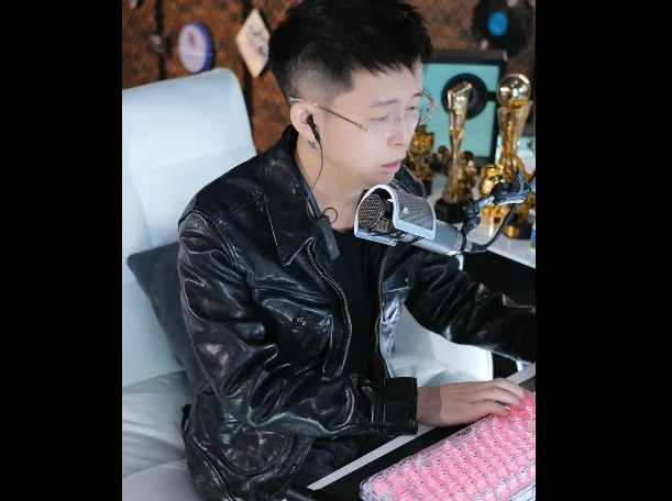 王冕谈神豪年总刷礼物太有实力了！