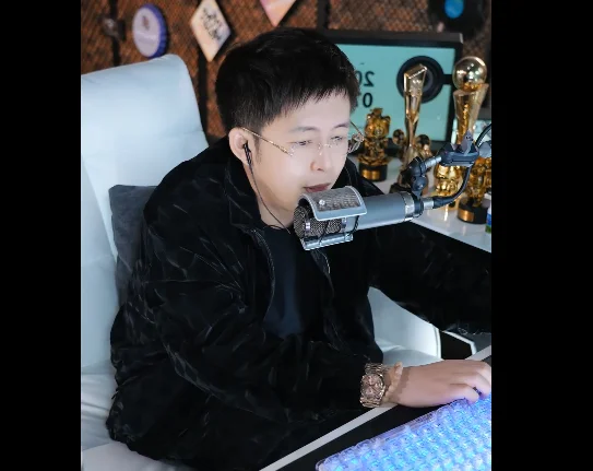 若是出门，王冕表示必带女友小舞台