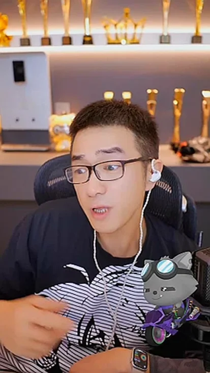 路遇美女摔车不敢扶，老毕做好事亏大了！