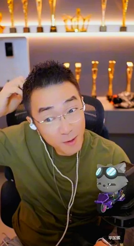 老毕与情丫吃了顿离婚饭，18号米线！