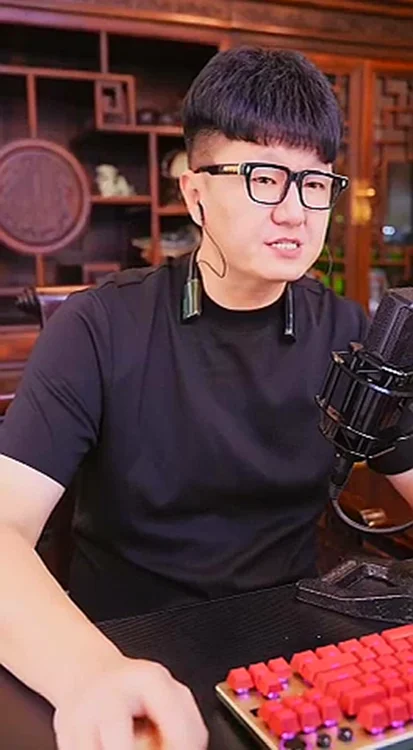 经历大挫折后依旧直播,大佛自称人上人!