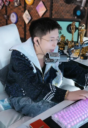 凡人哥跟王冕咨询,要为宋逸璇团战周榜第一