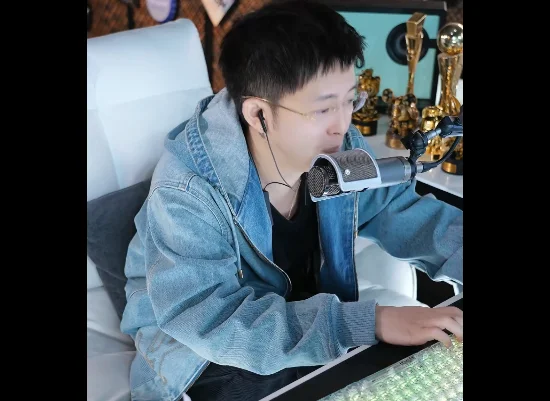 粉丝一直等待王冕开播,差点让王冕落泪