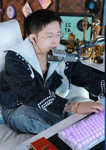 王冕让粉丝别起哄,听从神豪凡人哥团战安排