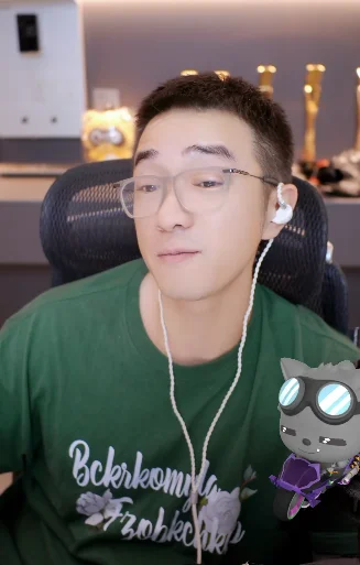 心情不好时！老毕就喜欢去KTV唱歌发泄
