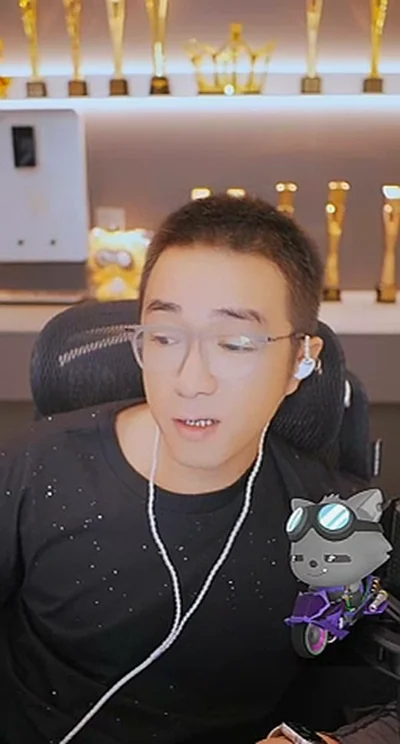 自从得了“精神病”,现在的老毕精神好多了