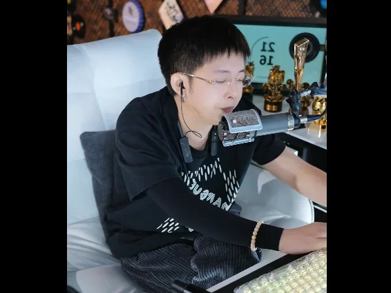 王冕曝光神豪煜哥变成黄毛中年人了